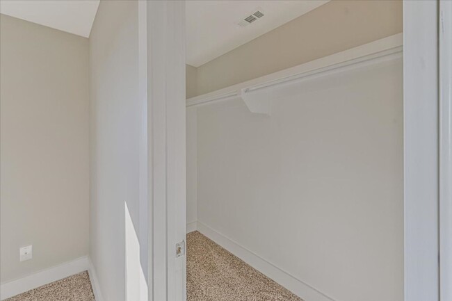 Building Photo - Beautiful House in East Nashville!