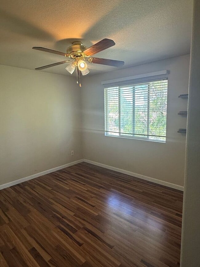 Building Photo - Spacious 3BR/2.5BA Home in Northwest Reno