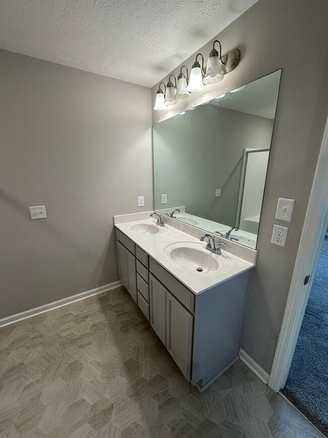 Building Photo - Beautiful 2 Bed 2.5 Bath Townhome *ZONED FOR BLACKMANS SCHOOLS*