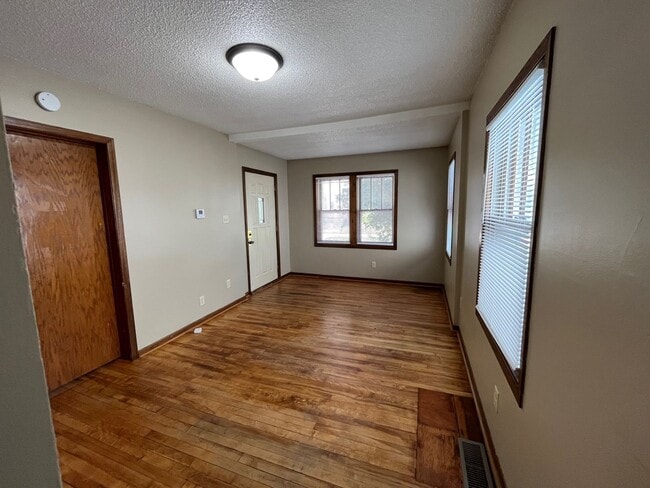 Building Photo - Single Family Home located south of Como P...