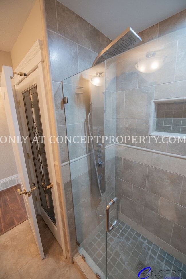 Building Photo - Attractive 4 Bed 3 Bathroom Home: Backing Park - 2 Car Garage