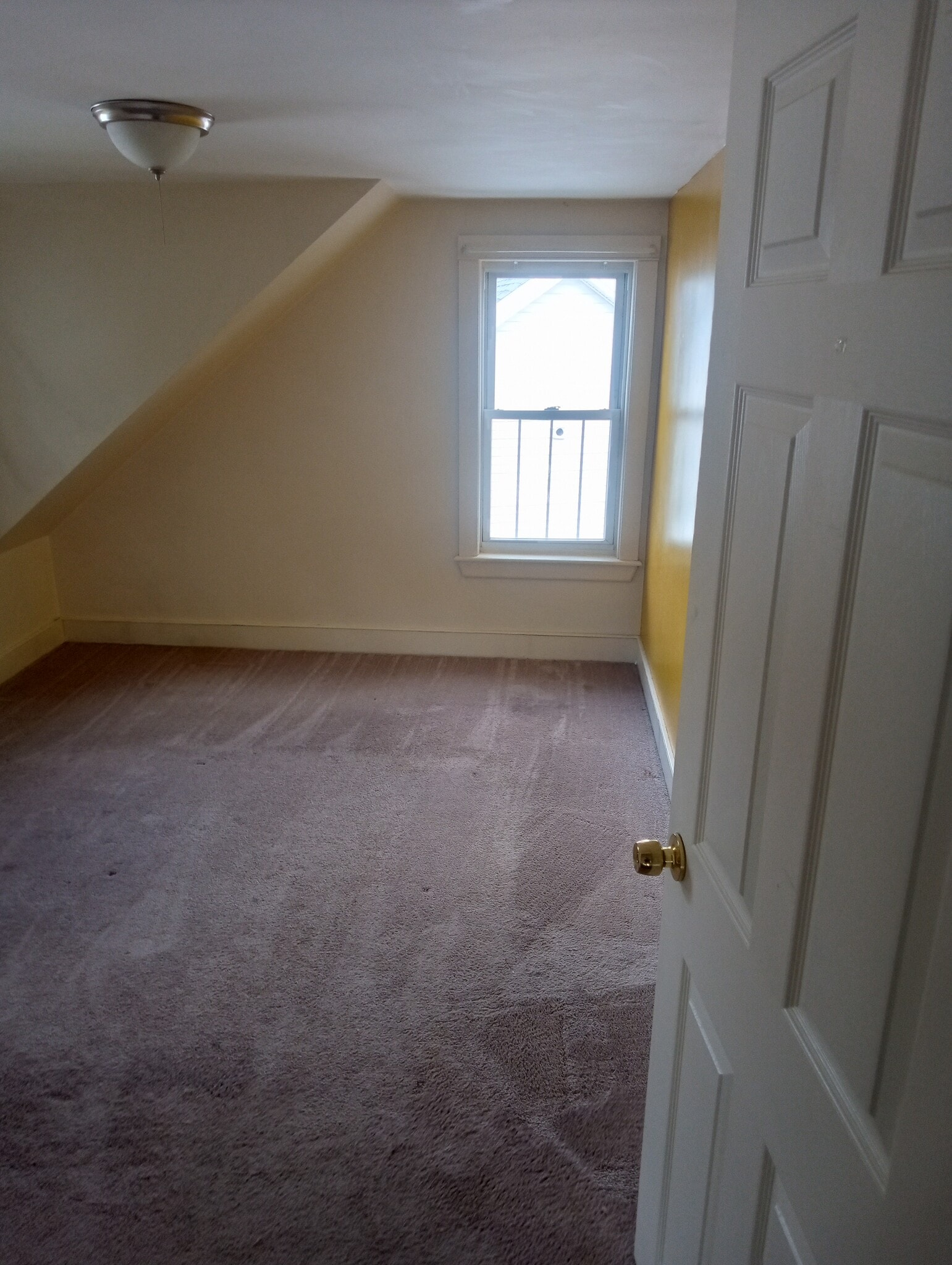 Bedroom - 29 E Walnut St