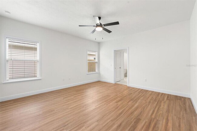 Building Photo - 6735 SW 10th Ln