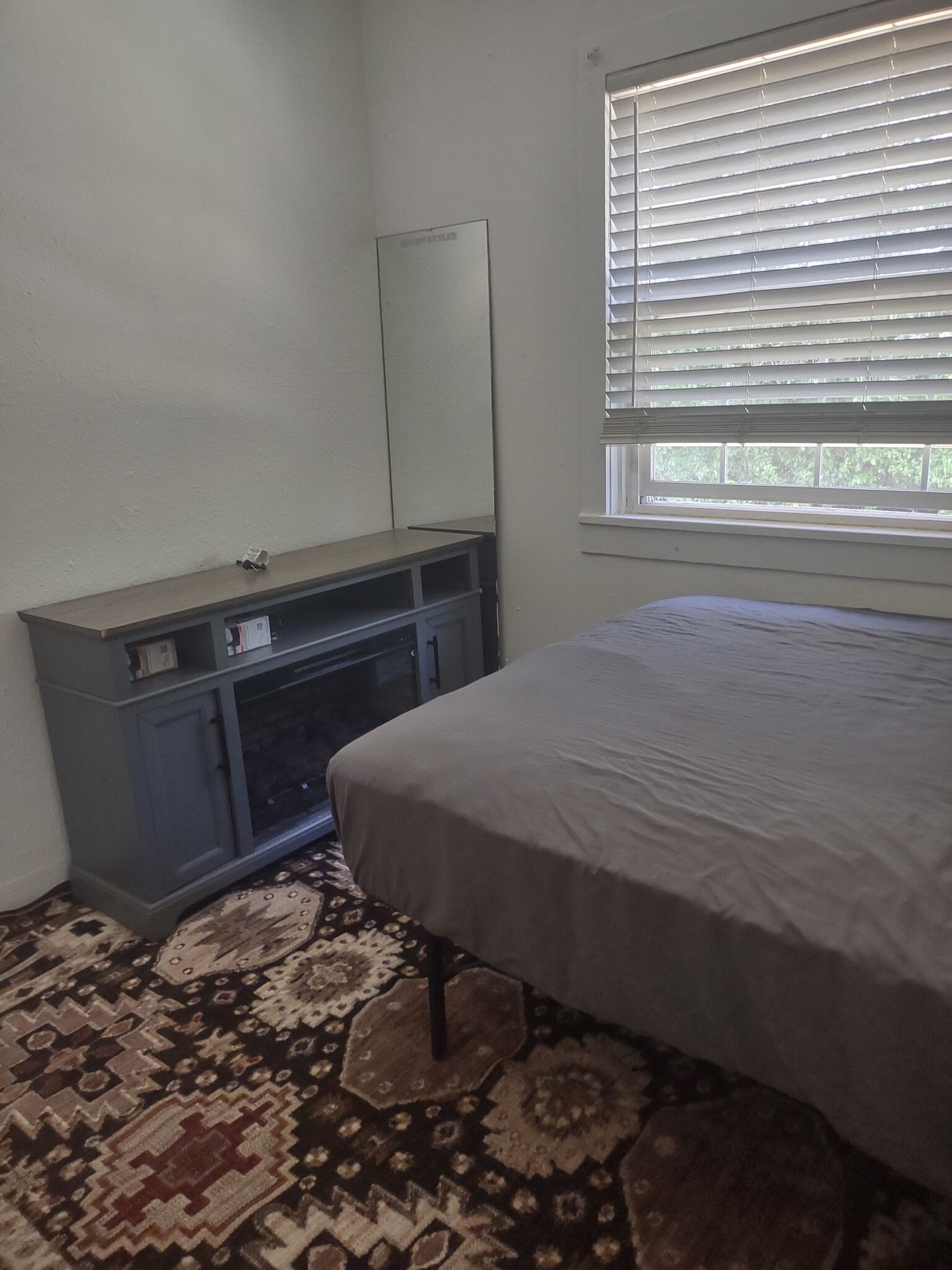 SMALL ROOM $500 - 1450 Elk Valley Rd