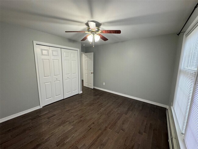 Building Photo - 26 Sallys Ln