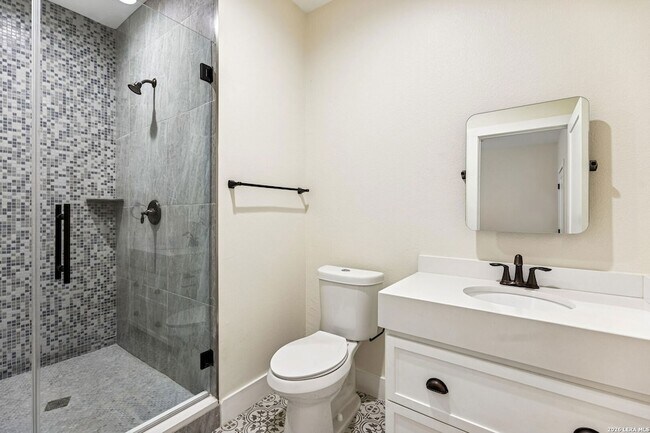 Building Photo - 303 Pendleton Ave