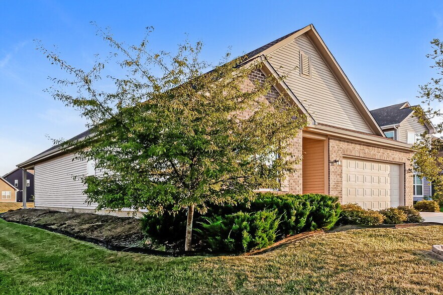 Building Photo - 2255 Silver Spoon Dr