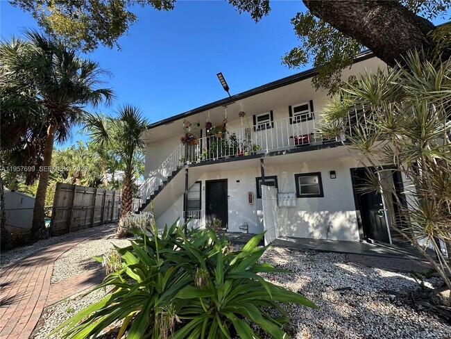 Building Photo - 1409 N Dixie Hwy