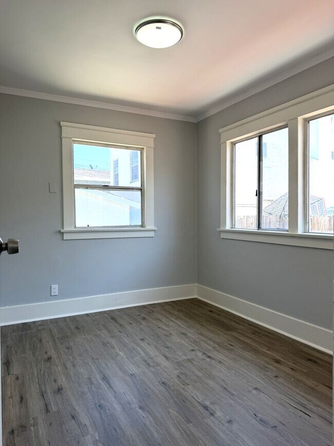 Building Photo - 469