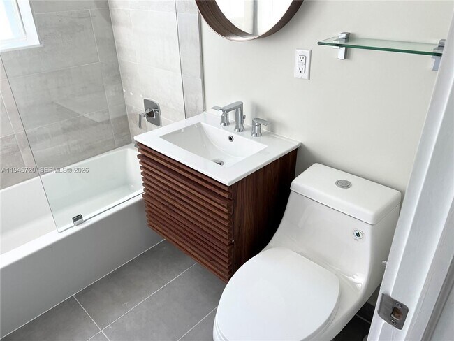 Building Photo - 1129 NE 111th St