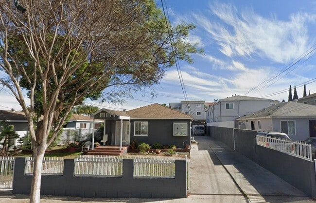 Building Photo - 15722 Larch Ave