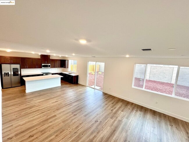 Building Photo - 2850 Talkeetna St