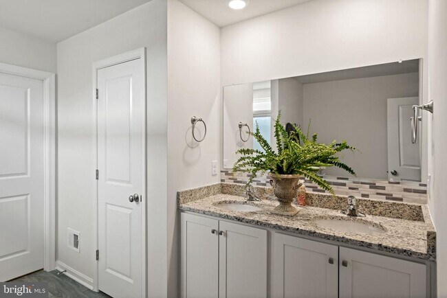 Building Photo - 35418 River Bend Dr
