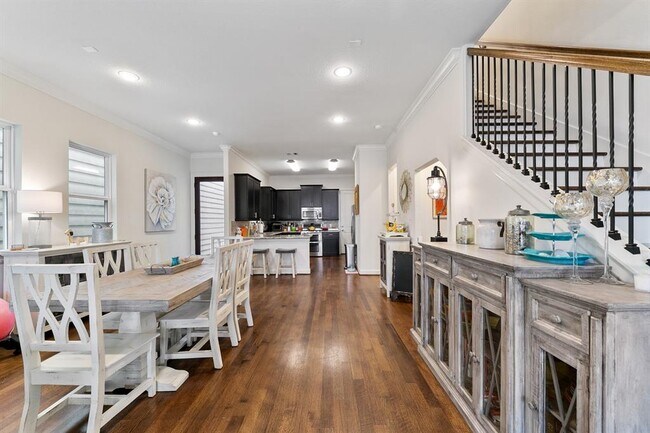 Building Photo - 5633 Petty St