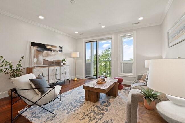 Building Photo - 87 Medford St