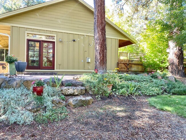 Building Photo - West Hills Gem with Timeless Charm and Mod...
