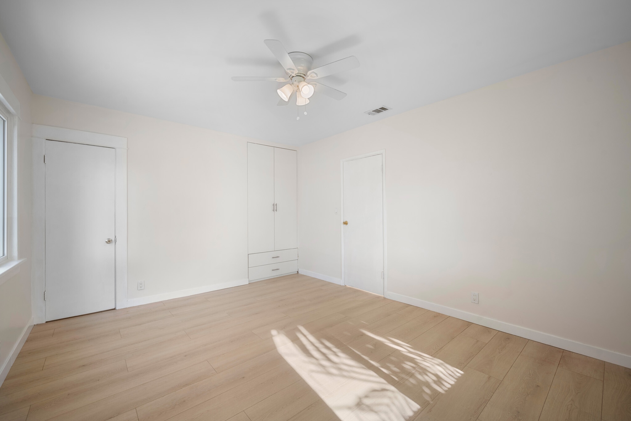 Building Photo - 525 W Wilson Ave