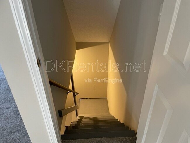 Building Photo - 1092 Dassow Ct