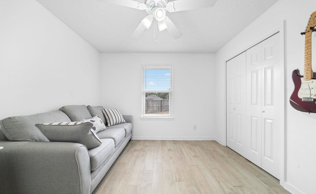 Building Photo - Updated 3 Bed/2 Bath - Close To Perdido Ke...