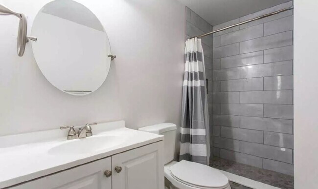 Building Photo - Luxurious 1-Bed/1-Bath Condo At Bridgeview Place! Available January 2026!