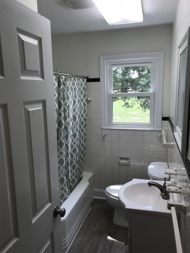 Building Photo - 602 S Powell Ave