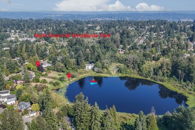 Building Photo - Peaceful Lakefront Living in Kirkland