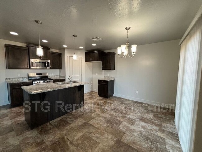 Building Photo - 3102 S Relic Ridge Dr