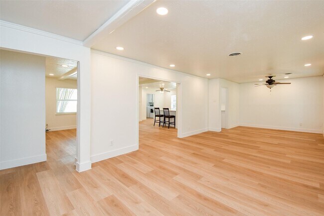 Building Photo - 4947 Cheena Dr