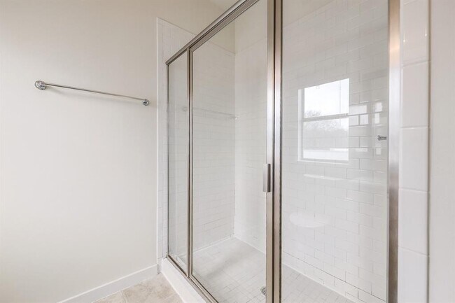 Building Photo - 6000 S Congress Ave