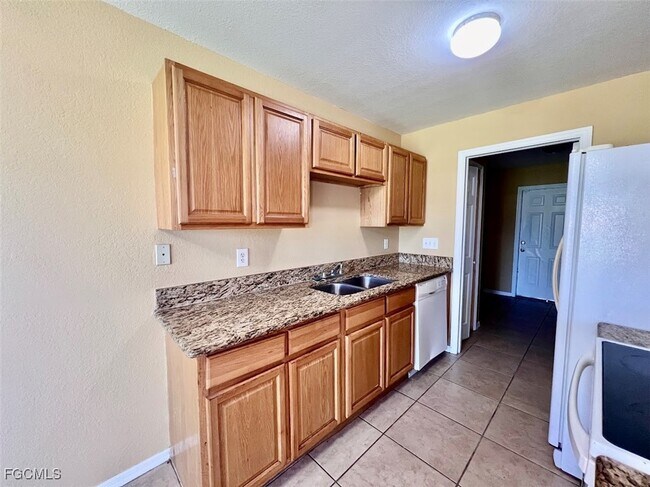 Building Photo - 1104 Bermar St