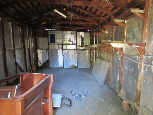 Building Photo - Charming home and It's close to TU, Cherry Street and downtown.