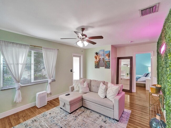 Building Photo - 615 SW 4th Ave