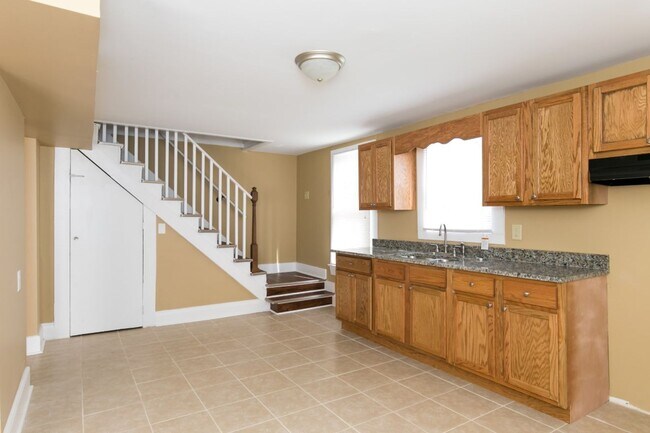 Building Photo - Cute, Clean & Completely Renovated