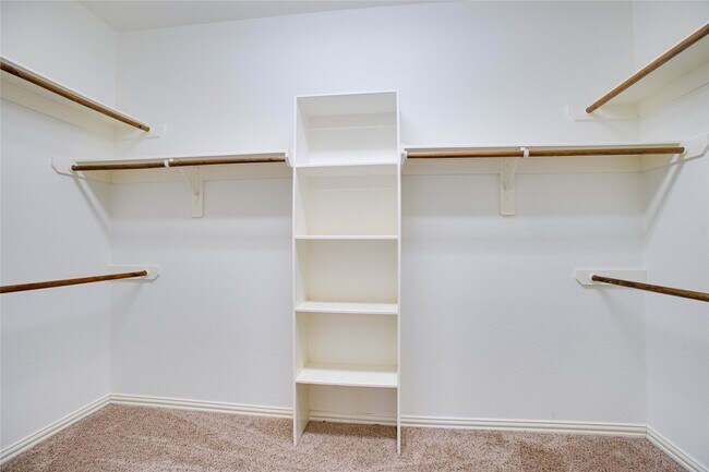 Building Photo - 6210 Pinewood Heights Dr