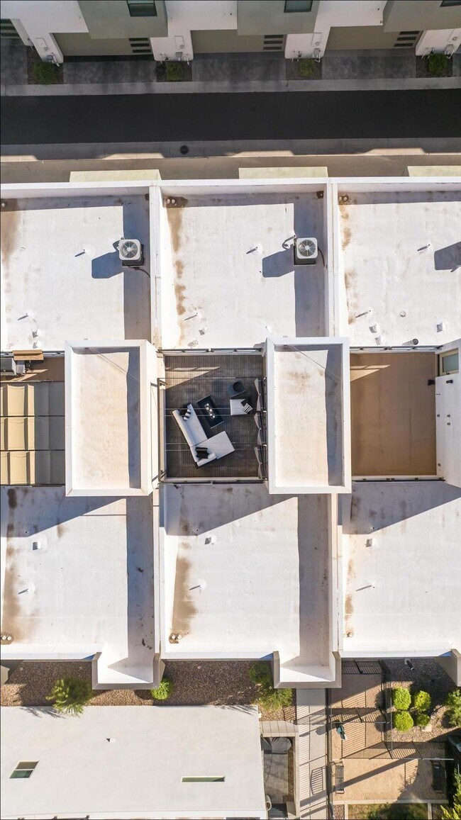 Building Photo - 5151 N 13th Pl