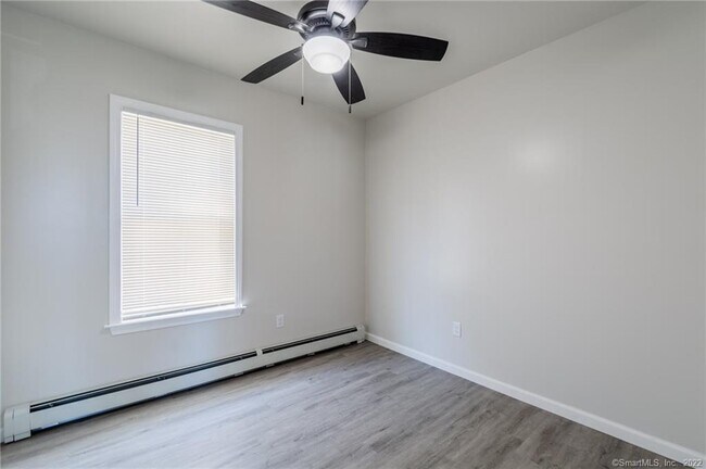 Building Photo - 31 Willetts Ave