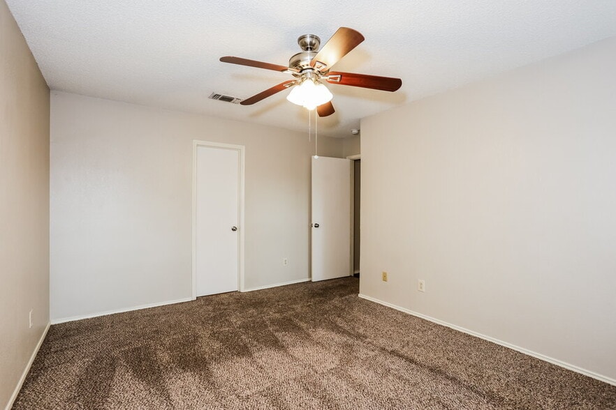 Building Photo - 7320 Laurelhill Ct S