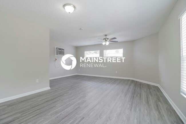 Building Photo - 4 Bedroom Pet-Friendly Home in Apopka, FL with Main Street Renewal