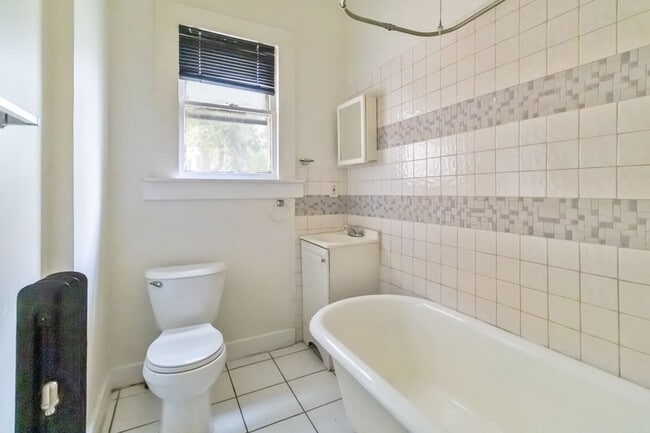 Building Photo - 24 Wheeler St