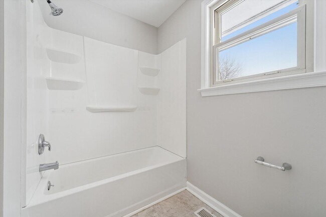 Building Photo - 3 bed 1 Bath Single family home in Valley Township