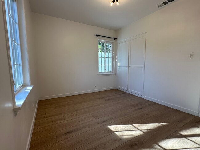 Building Photo - 8525 Hargis St