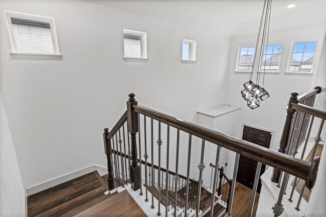 Building Photo - 1444 Kit King Dr