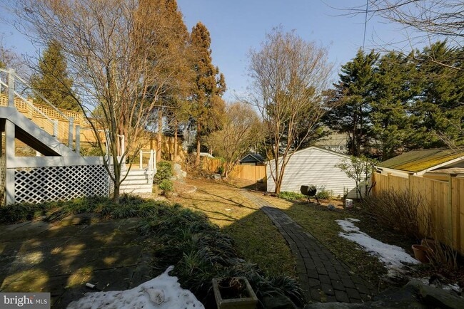 Building Photo - 5717 Chevy Chase Pkwy NW