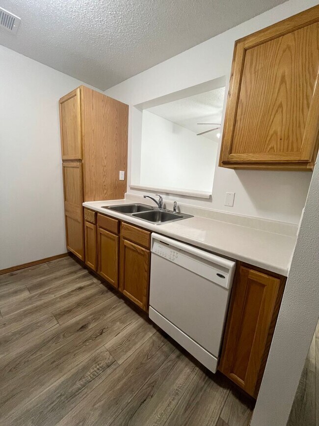 Interior Photo - 3615 W Ralph Rogers Rd