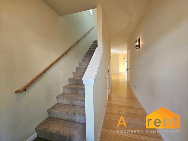 Building Photo - Adorable Jacksonville Duplex Available Soon!