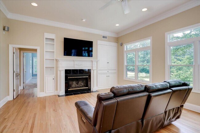 Building Photo - 163 Dumbridge Rd