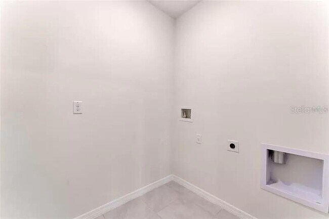 Building Photo - 260 Sofia Ln