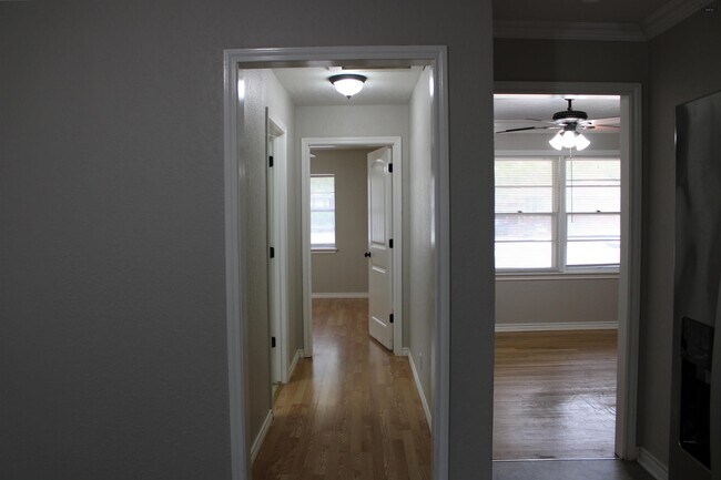 Building Photo - 4305 Randel Dr