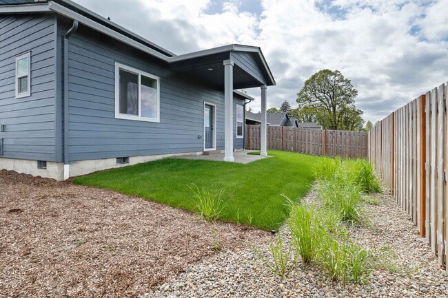 Building Photo - 1026-KE1026 Sassafras St