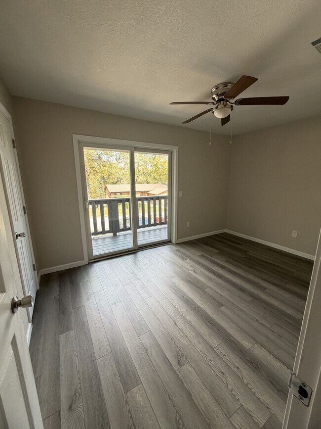 Building Photo - 122 Hampton Dr